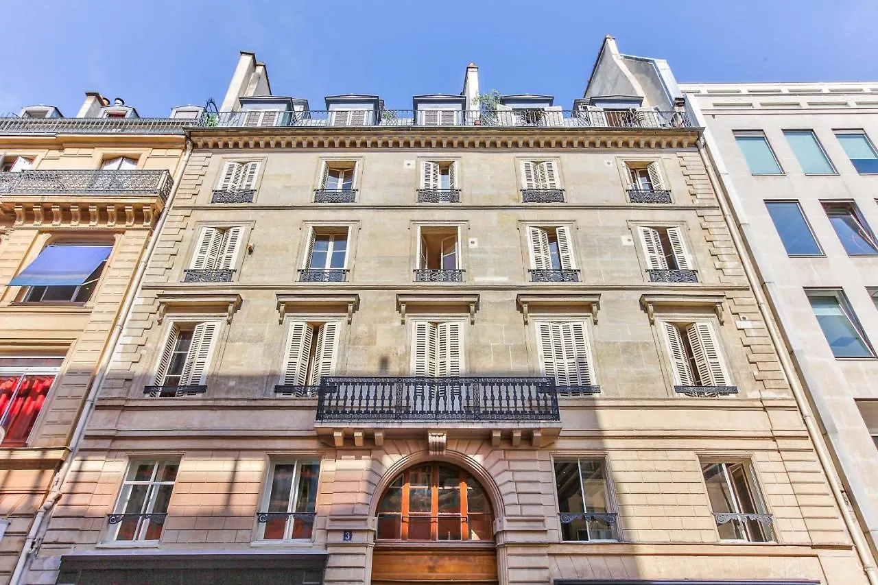 43- Parisien Flat Boulevards Apartment